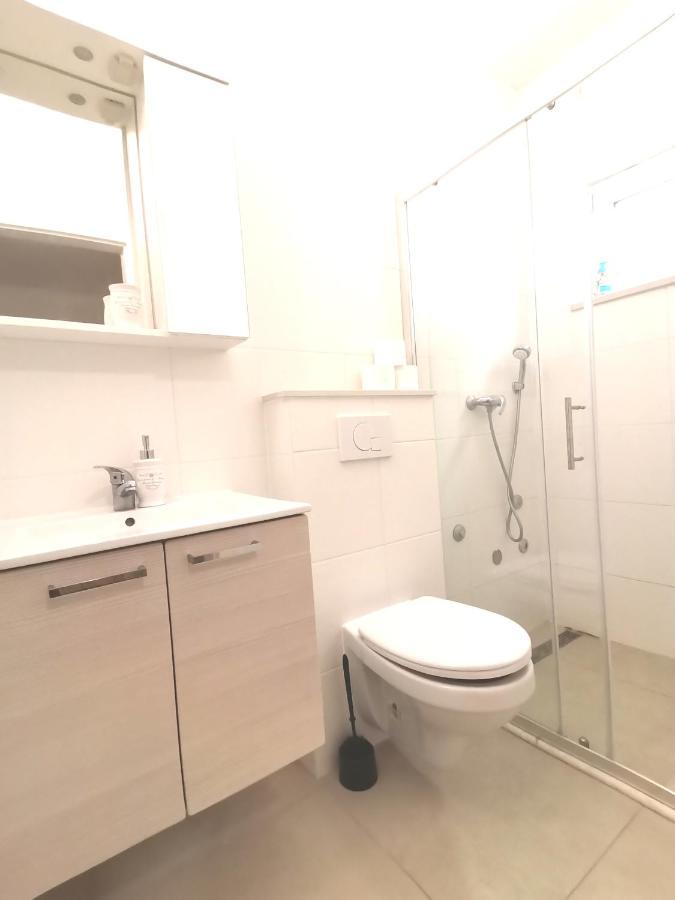 Apt White Idyll, 3 Bedrooms, 3 Bathrooms, Terrace Apt Promajna Exterior photo
