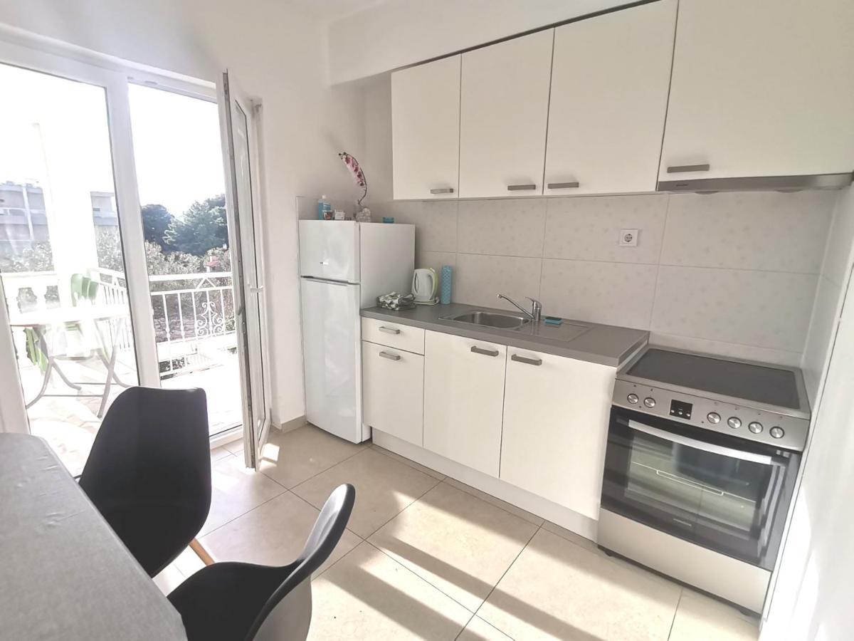 Apt White Idyll, 3 Bedrooms, 3 Bathrooms, Terrace Apt Promajna Exterior photo