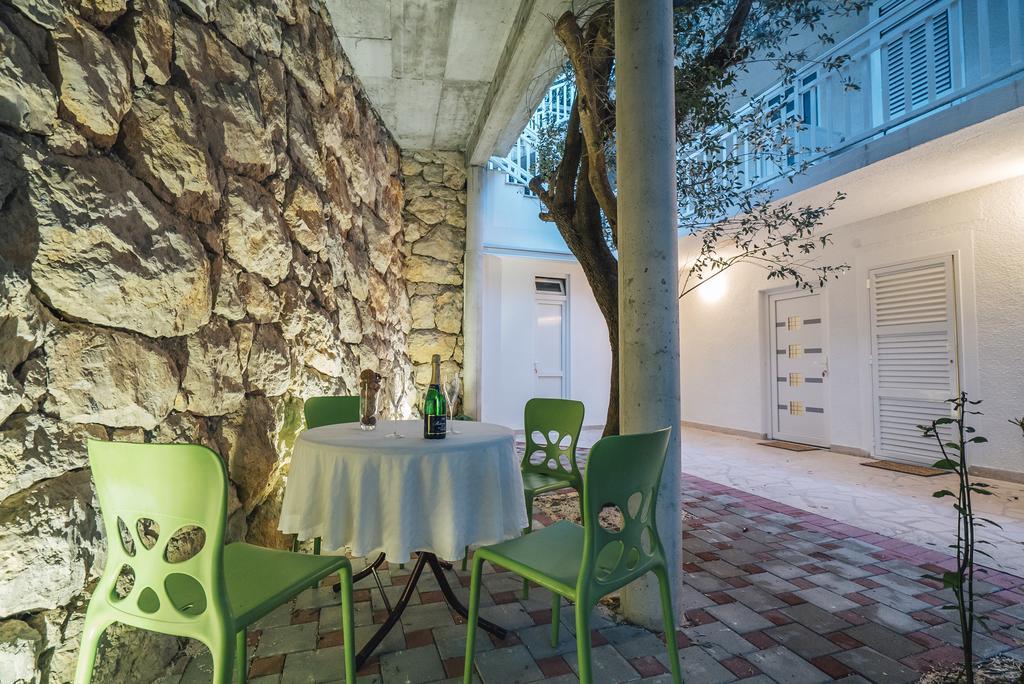Apt White Idyll, 3 Bedrooms, 3 Bathrooms, Terrace Apt Promajna Exterior photo