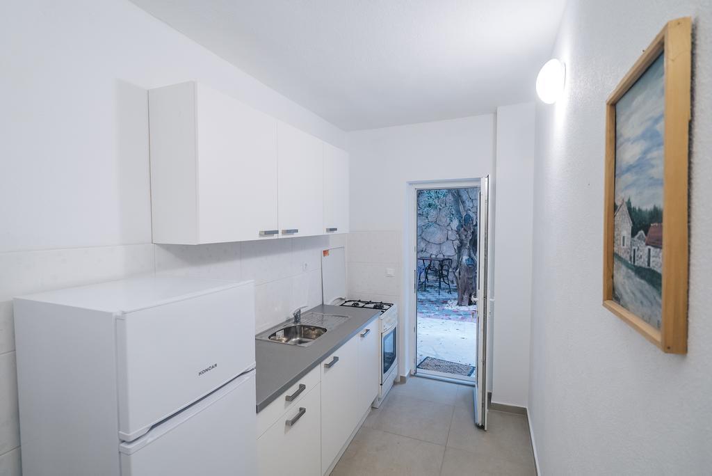 Apt White Idyll, 3 Bedrooms, 3 Bathrooms, Terrace Apt Promajna Exterior photo