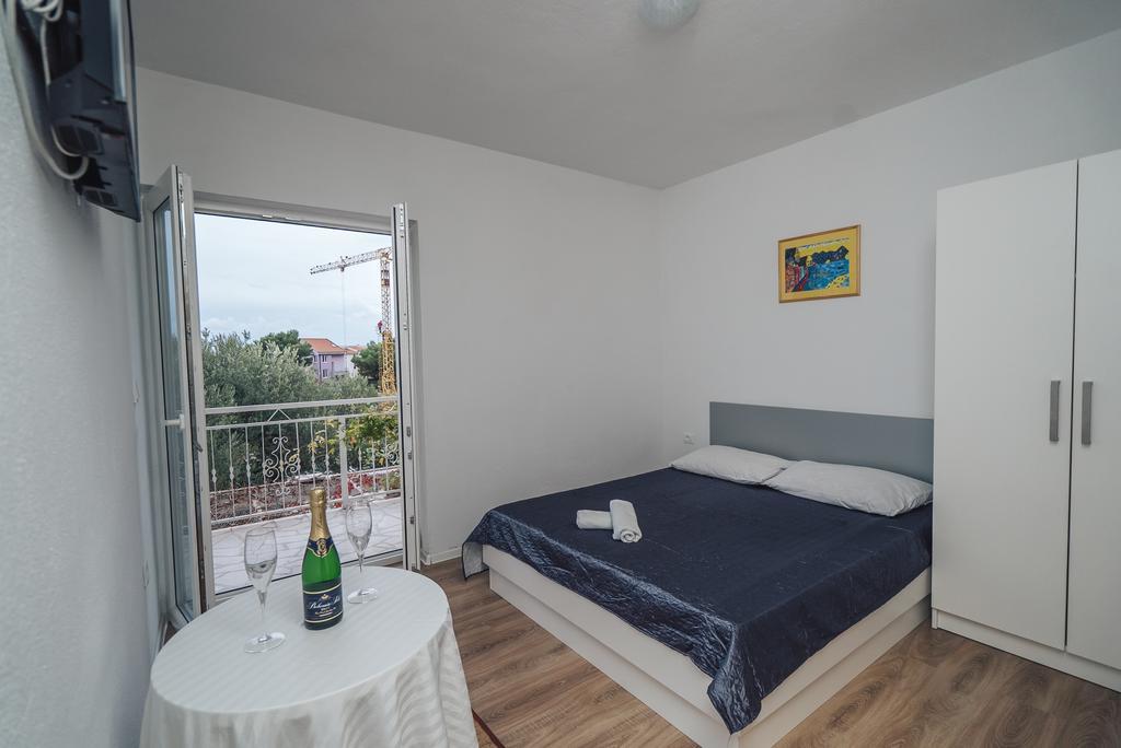 Apt White Idyll, 3 Bedrooms, 3 Bathrooms, Terrace Apt Promajna Exterior photo