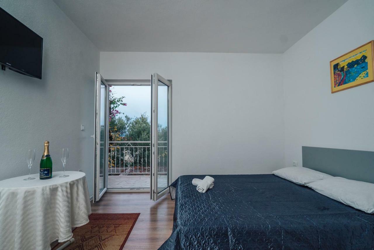 Apt White Idyll, 3 Bedrooms, 3 Bathrooms, Terrace Apt Promajna Exterior photo